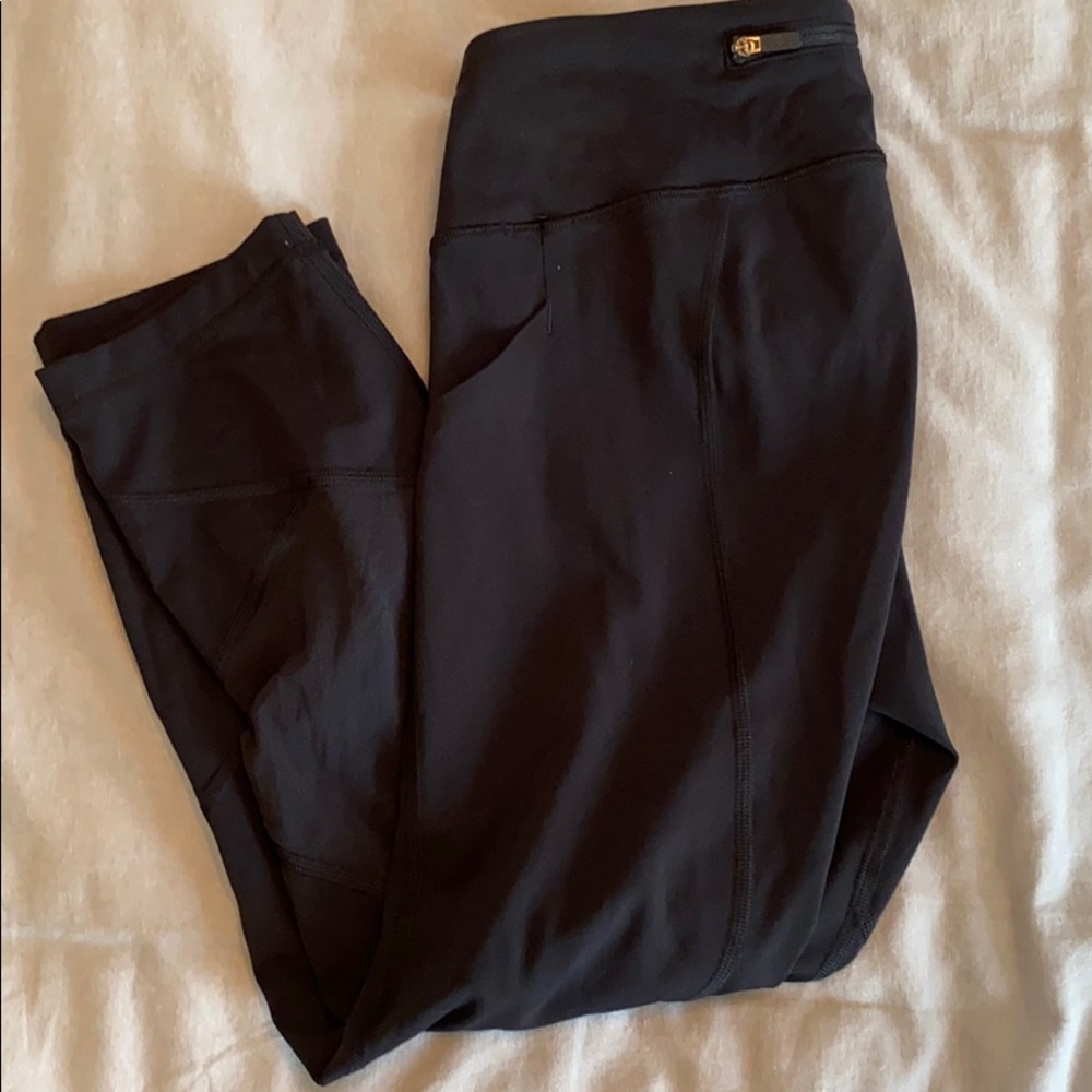 Lulu lemon black pace rival crop size 6